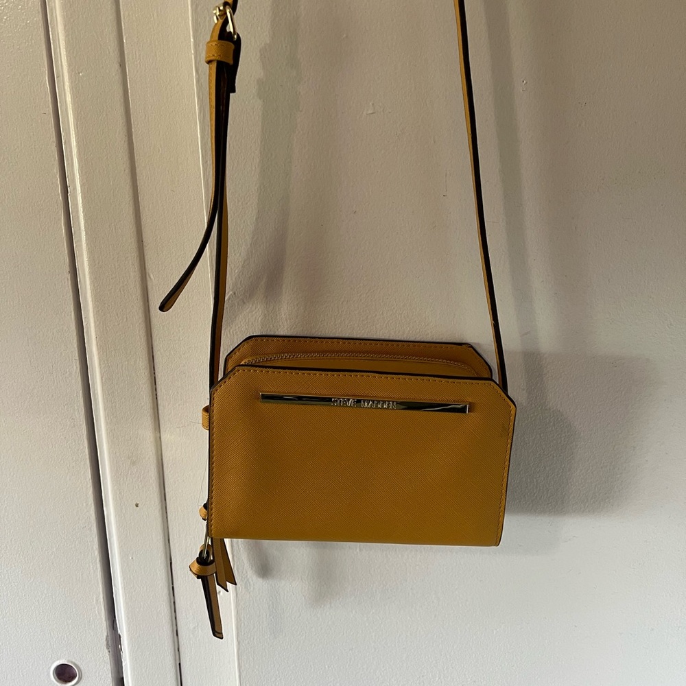 Steve Madden Crossbody Wallet Bag.